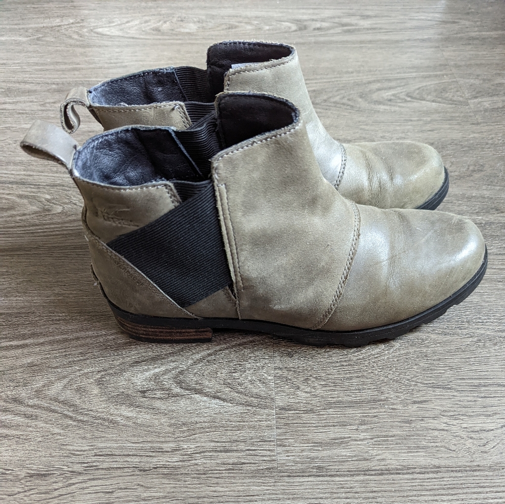 Sorel Emelie Chelsea Boots